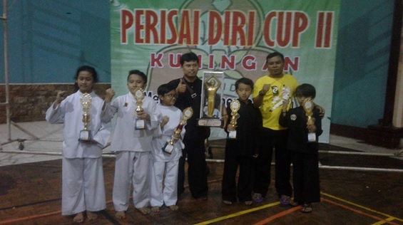  Tim Pencak Silat SD Lab UPI Juara Umum Perisai Diri Cup II