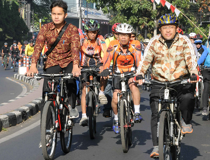  Bahaya Kurang Gerak, Aher: Hayu Ngagowes