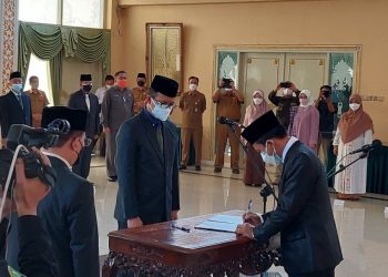 Cakra Amiyana Dilantik Jadi Sekda, Bupati Bandung Harapkan Bisa Selesikan Tiga Tahapan Pekerjaan