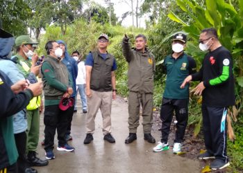 Bupati Bandung Tinjau Patahan Ruas Jalan yang Menghubungkan Kabupaten Bandung dan Cianjur