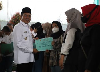 Gelar Bunga Desa di Rawabogo, Bupati Bandung Sampaikan Program Mulok